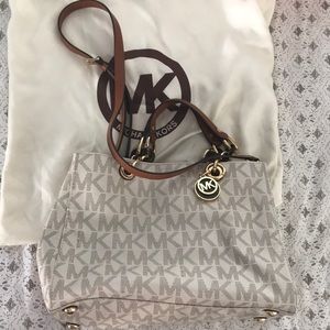 Michael Kors Medium Cynthia Mk Signature Satchel